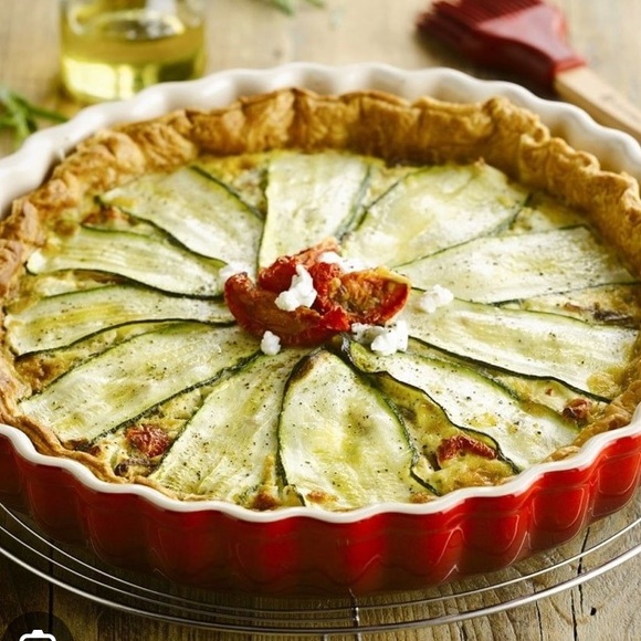 NWT Le Creuset Fluted Flan Dish in Cerise - Picture 2 of 11